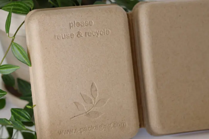 debossed logo on gk-003 clamshell