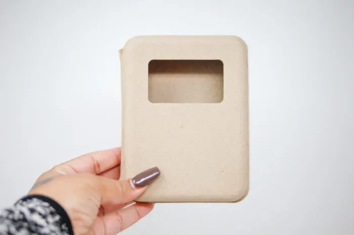 medium clamshell with window GK-004