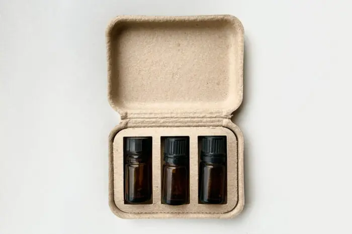 small clamshell with insert