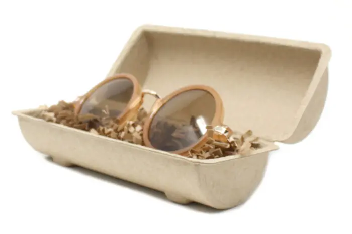 Tube Clamshell with Sunglasses